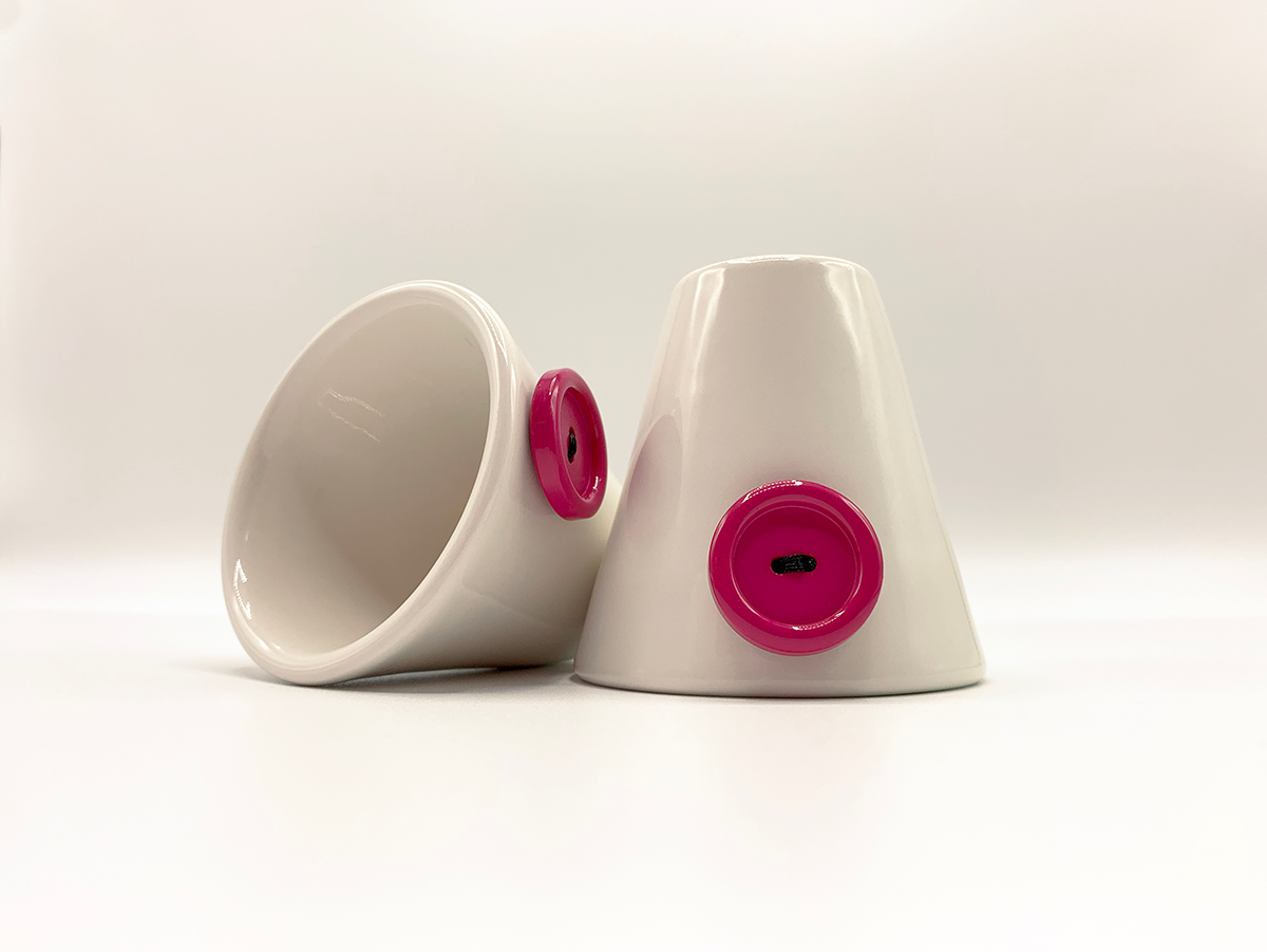 Attacca Bottone tazzine bianche bottone fucsia