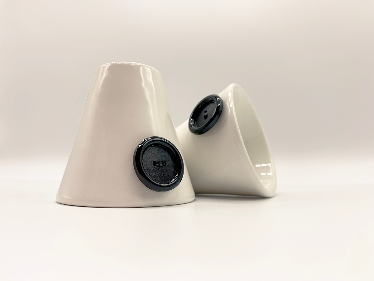 Attacca Bottone tazzine bianche bottone nero