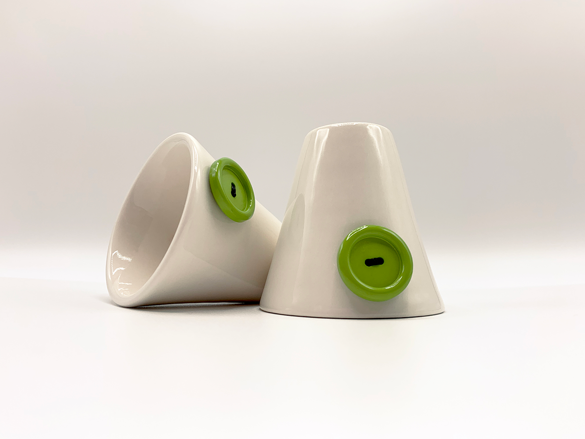 Attacca Bottone tazzine bianche bottone verde
