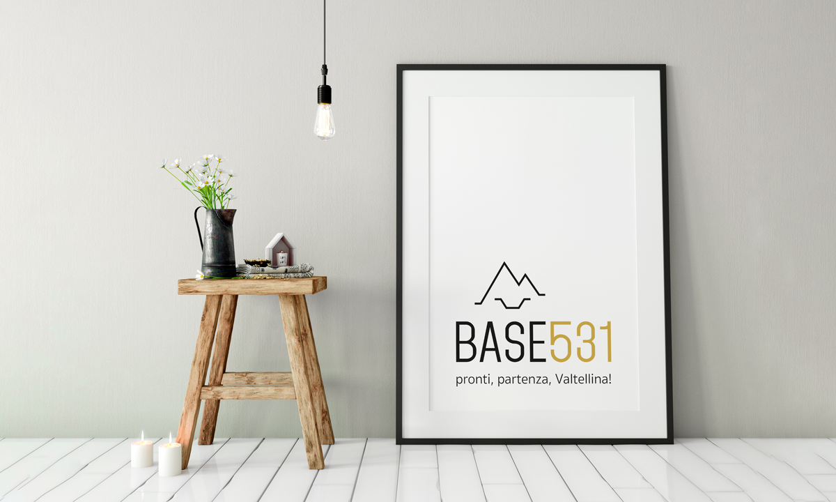 Base 531, marchio con payoff