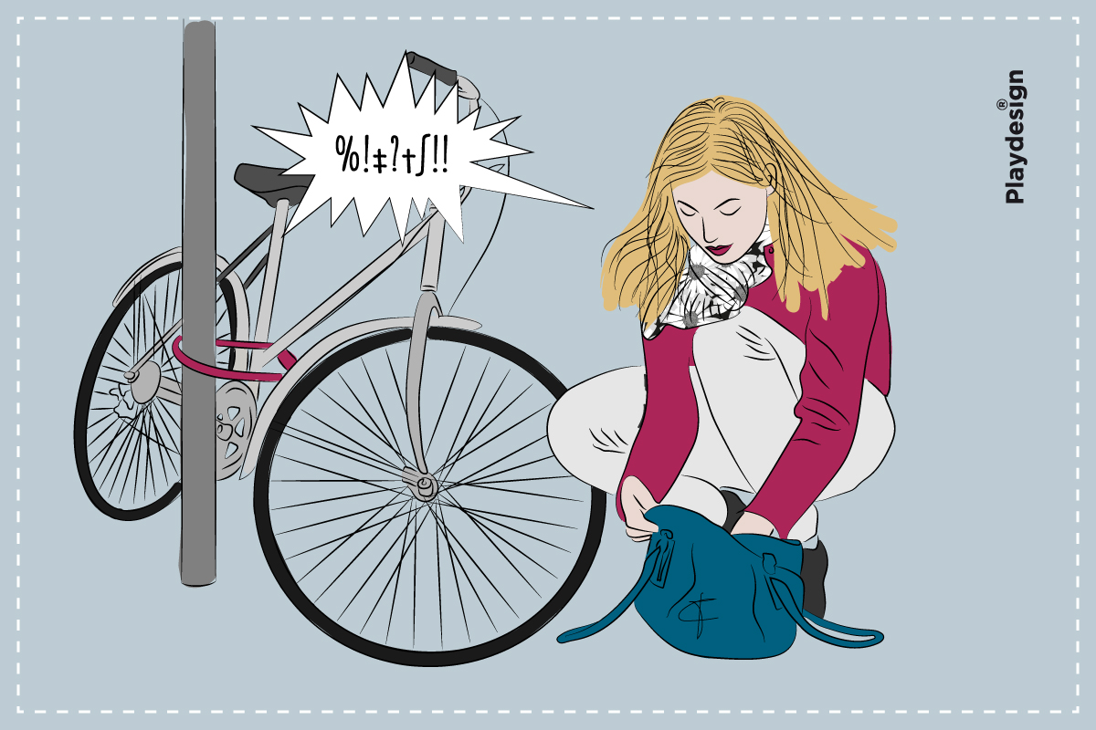 Francesca cerca le chiavi della bici.