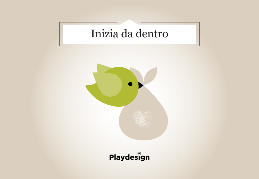 uccellino verde in volo. Nel becco tiene un fagottino, che fa pensare a una nuova creatura.
