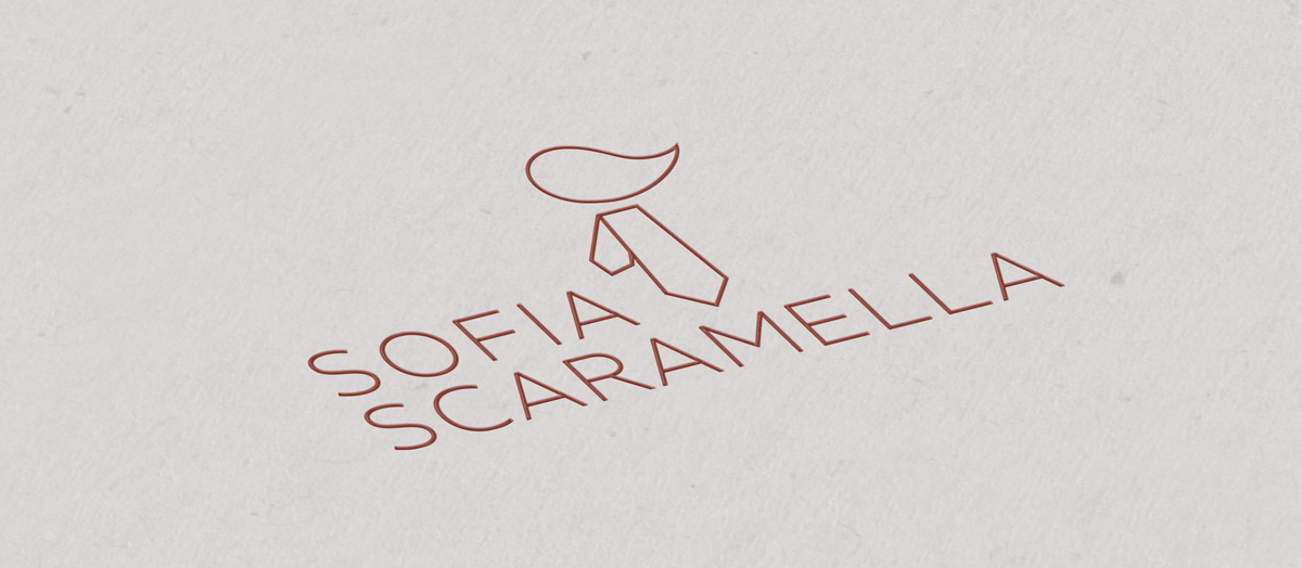 marchio di Sofia Scaramella nella versione outline stampato a caldo con lamina color rame su cartoncino vegetale