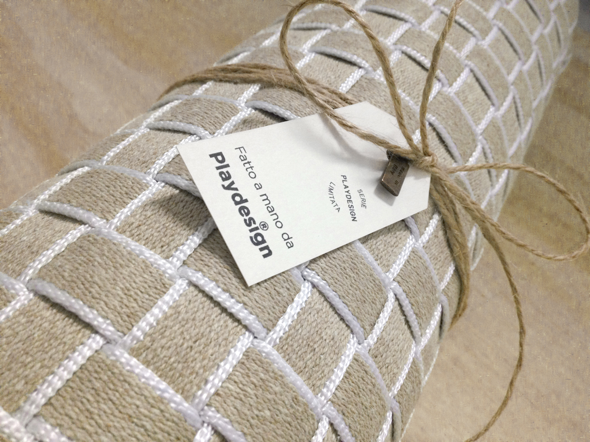 Tapparello beige e grigio confezionato.